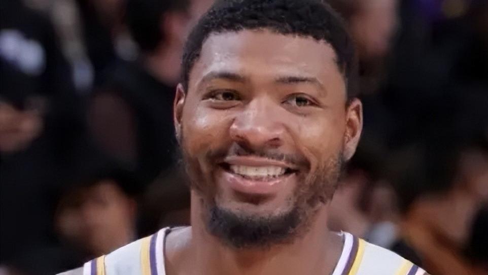 湖人大胜独行侠3喜1忧！詹姆斯满状态，2配角出价值，斯玛特不稳