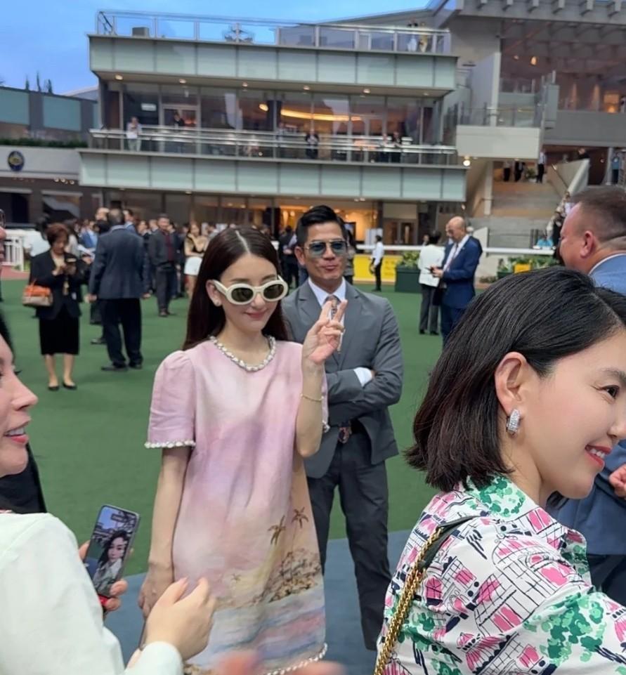 我觉得方媛就是把郭富城当老板对待的，小美算是和郭同级别的领导了。
而且方媛够聪明