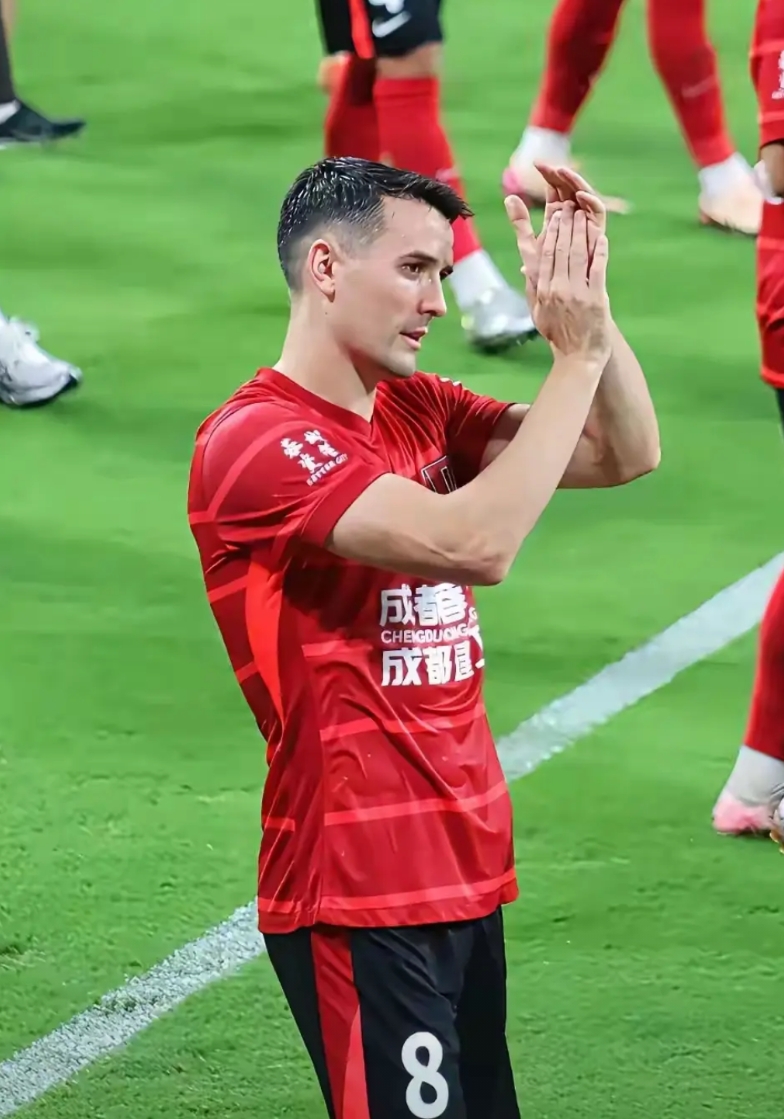 周定洋亲自辟谣了，李璇、李平康们，脸疼不？

昨晚比赛之后，虽未进球但有助攻的蓉