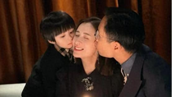 ​沈卓盈：豪门阔太身材惹火，昔日TVB女神，42寸长腿逆袭之路？