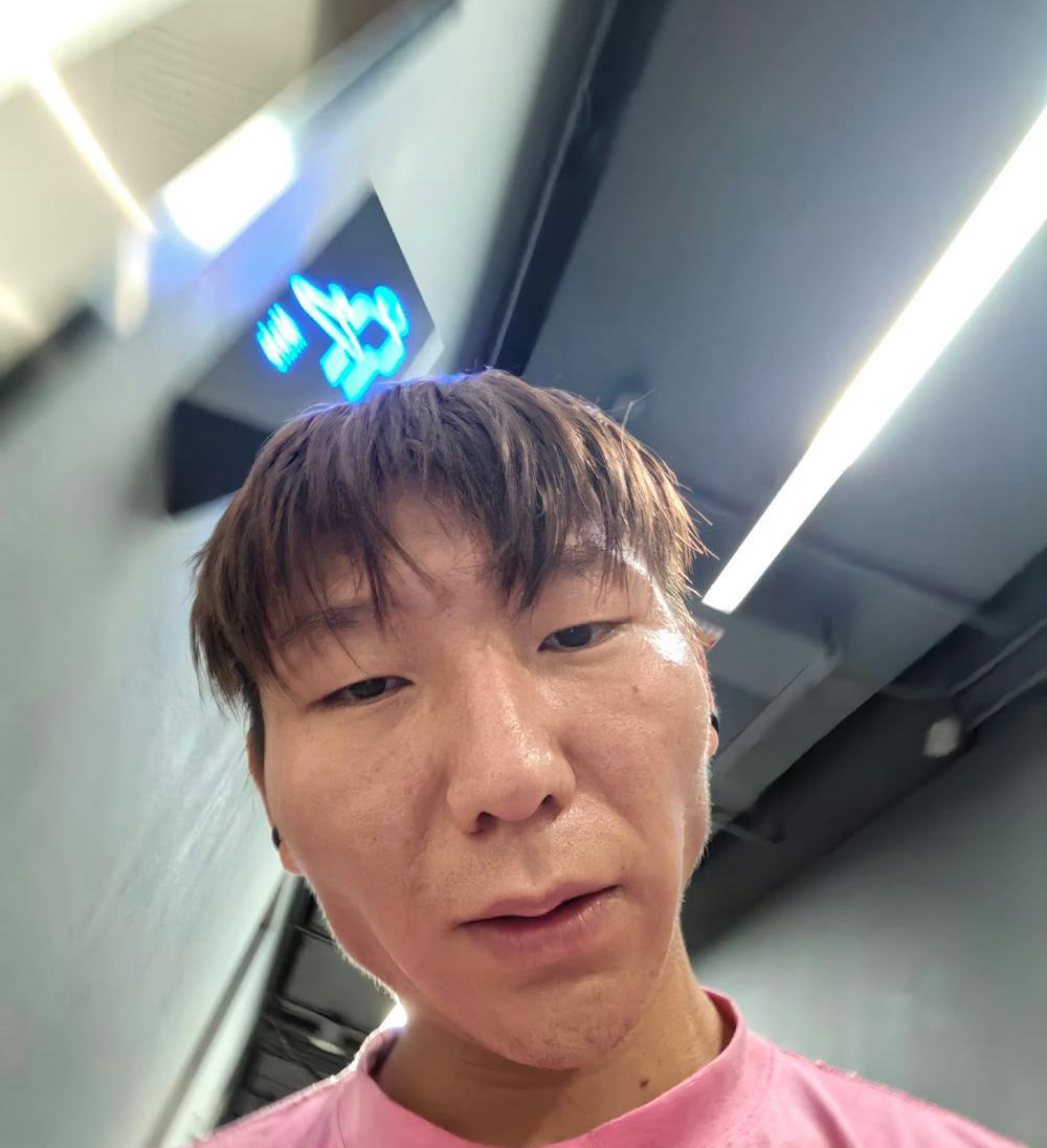 阿如那真是一点包袱都没有啊！
明星有几个敢晒这种照片啊！
不过阿如那也稍微注意一