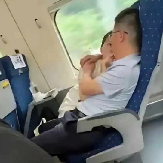 这么恩爱的夫妻，羡慕了吗?