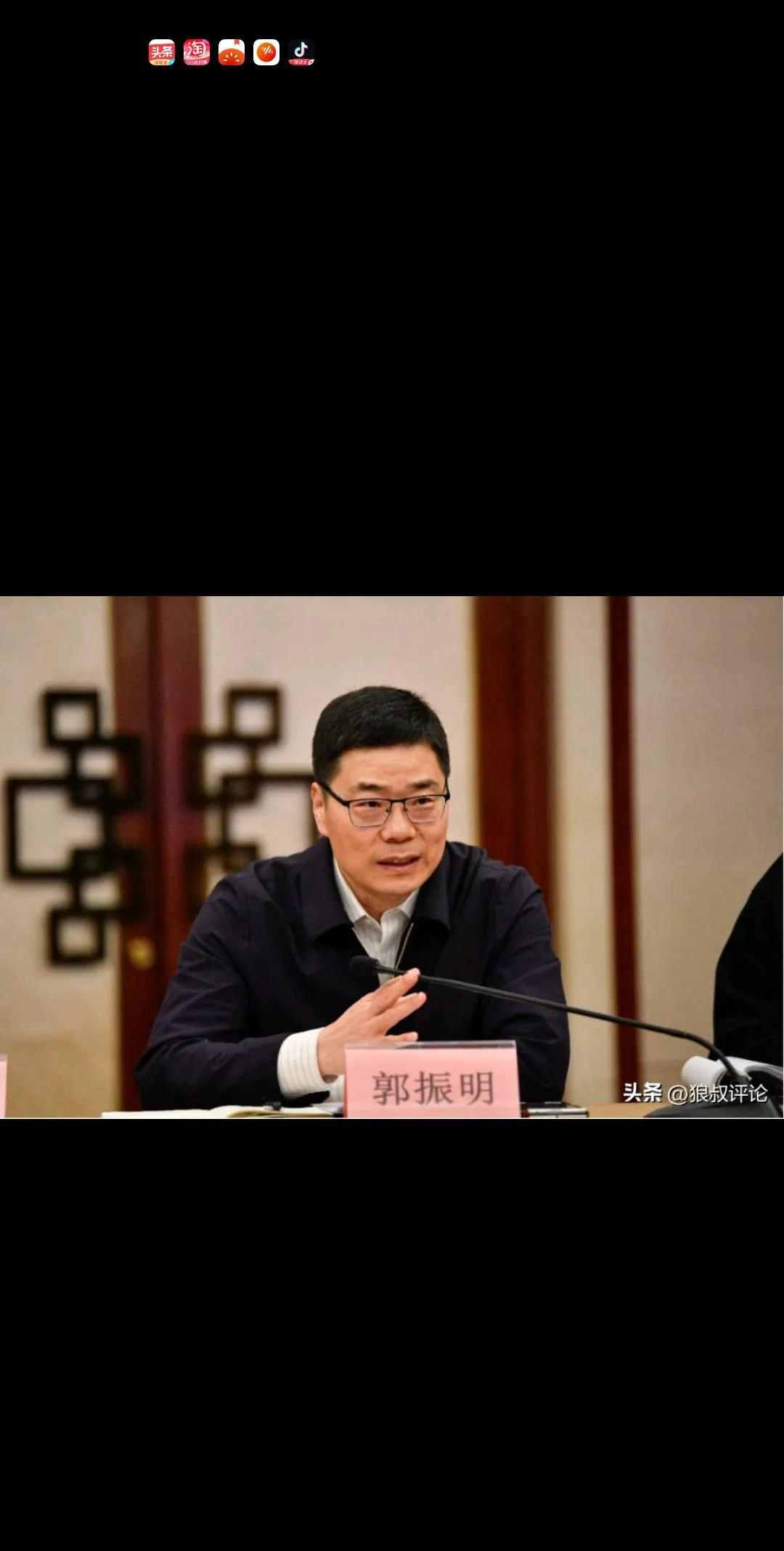 为篮协点赞！
上赛季广东队杜峰主教练担任裁判委员会特派委员！
引起许多球迷的不满