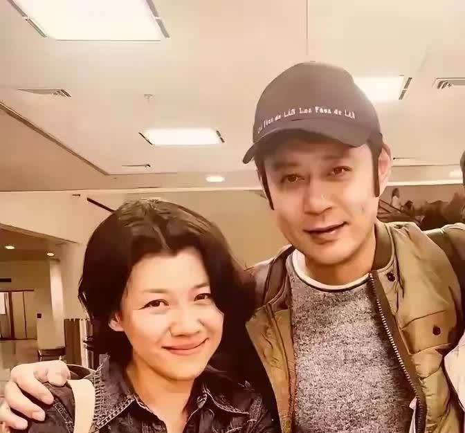 两位明星，人品好，低调不张扬，演技精湛，零绯闻，是演艺圈里的一股清流，女演员，演