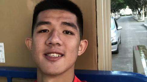 昔日足球小将，如今凌晨卖肠粉！25 岁小伙的转行，藏着不为人知的难言之隐。