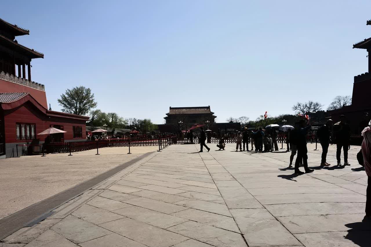 我儿子爹家人，明天要回老家扫墓。计划明天早晨四点半从出发，说是要早到。因为那边的