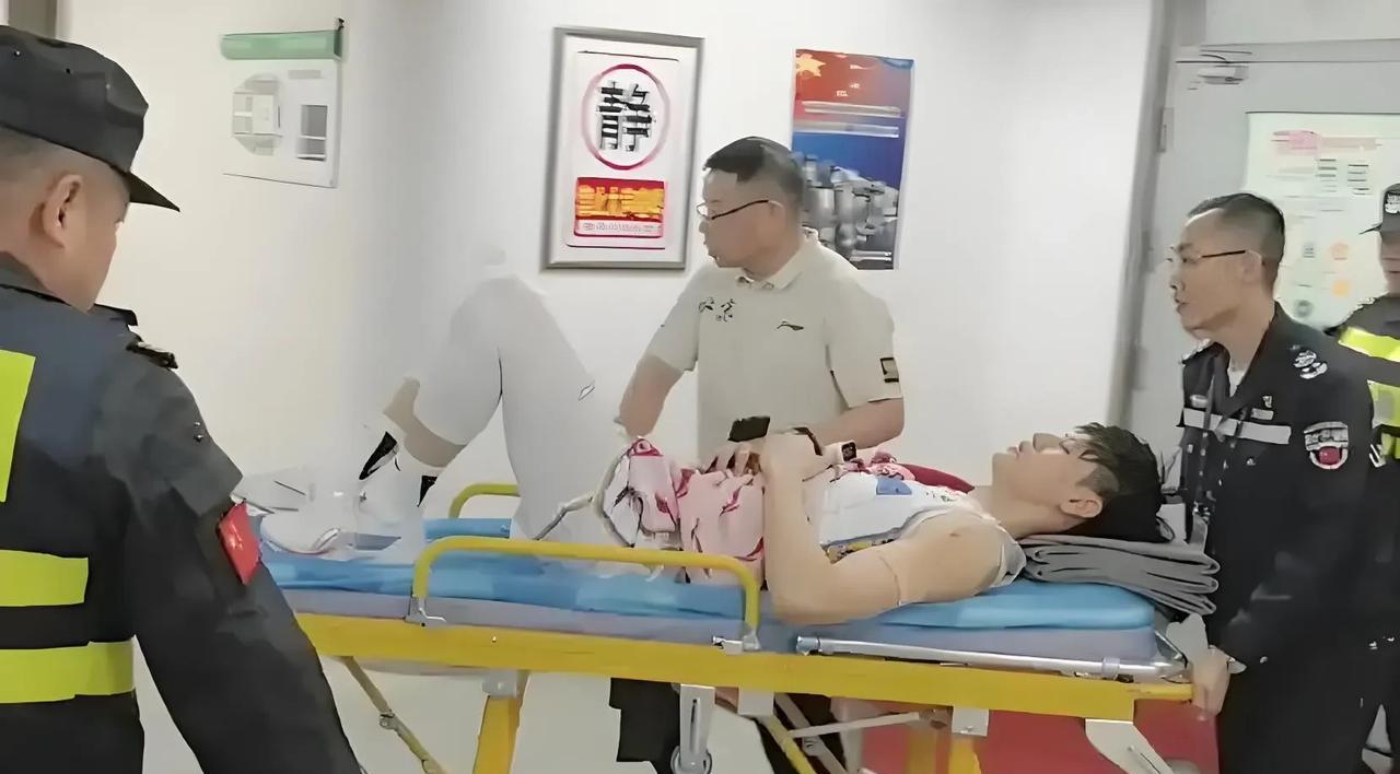 大伤不能打也要回国报到？中国男篮首次集结，显示了强大的团队凝聚力！
为了备战即将