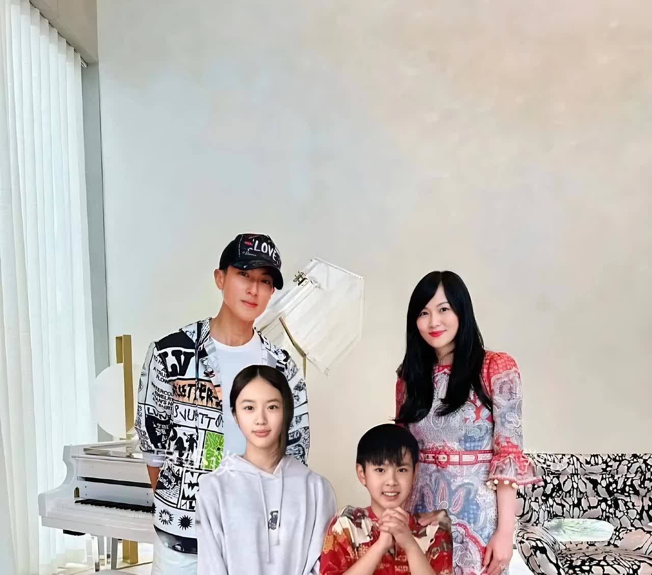 吴尊对他的老婆林丽莹很满意

因为他每次参加私人活动时都会带着老婆一起去，还
