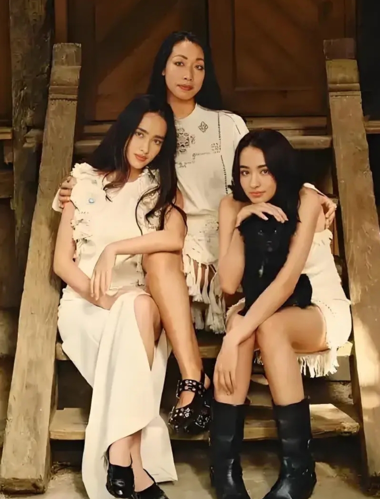 有没有觉得？

李宛妲和李林妲共用一张脸，我真以为她姐妹俩是双胞胎。

看了电视