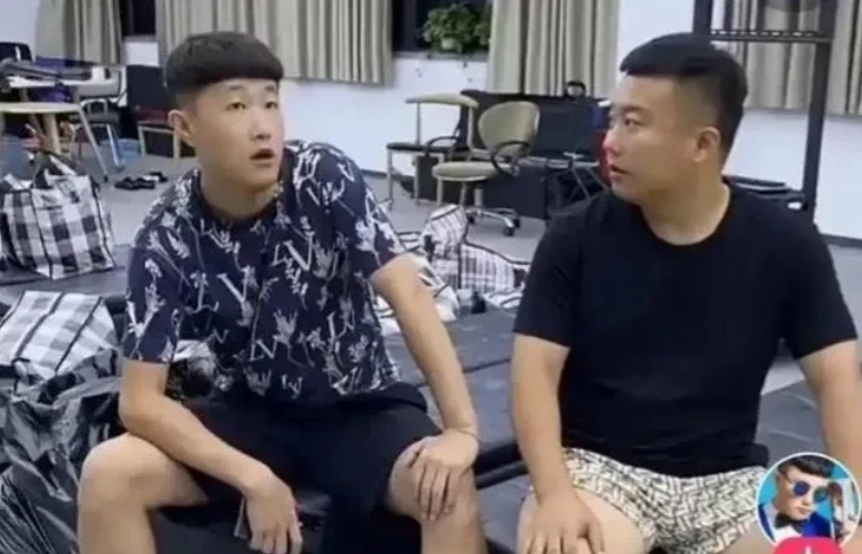 张二嫂罕见发飙点名陶大帅开专场！扬言站桌子上俯视所有网红，辛巴也不惧怕。

  