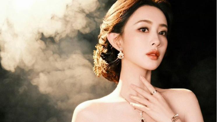 孟子义领奖又摔了？