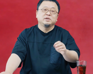 最新，罗永浩奉陪到底
面对西贝董事长贾国龙的步步紧逼，罗永浩在9月11日深夜作出