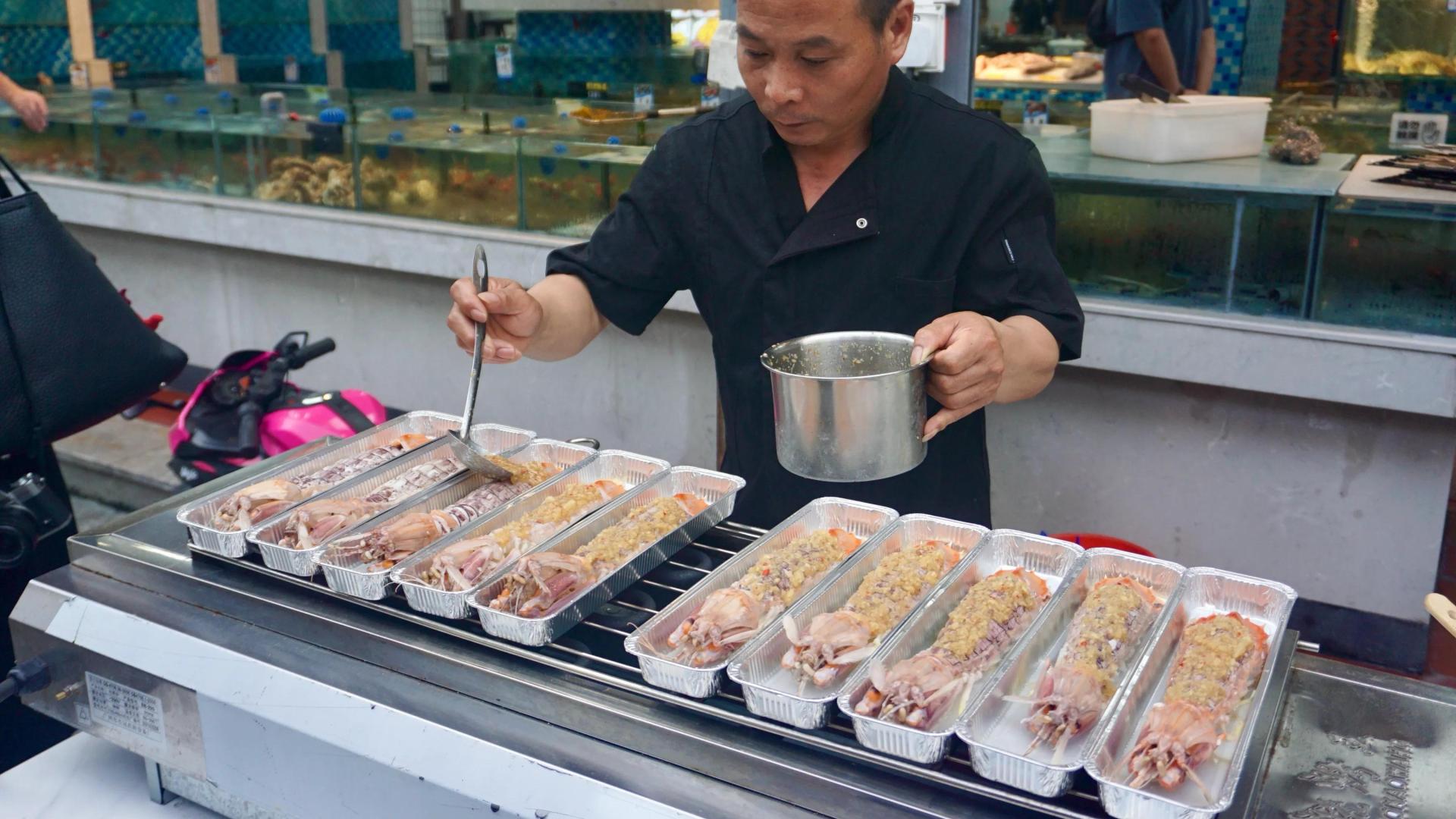 这算是厦门海鲜豪横吃法么？本地人爱吃的大排档！