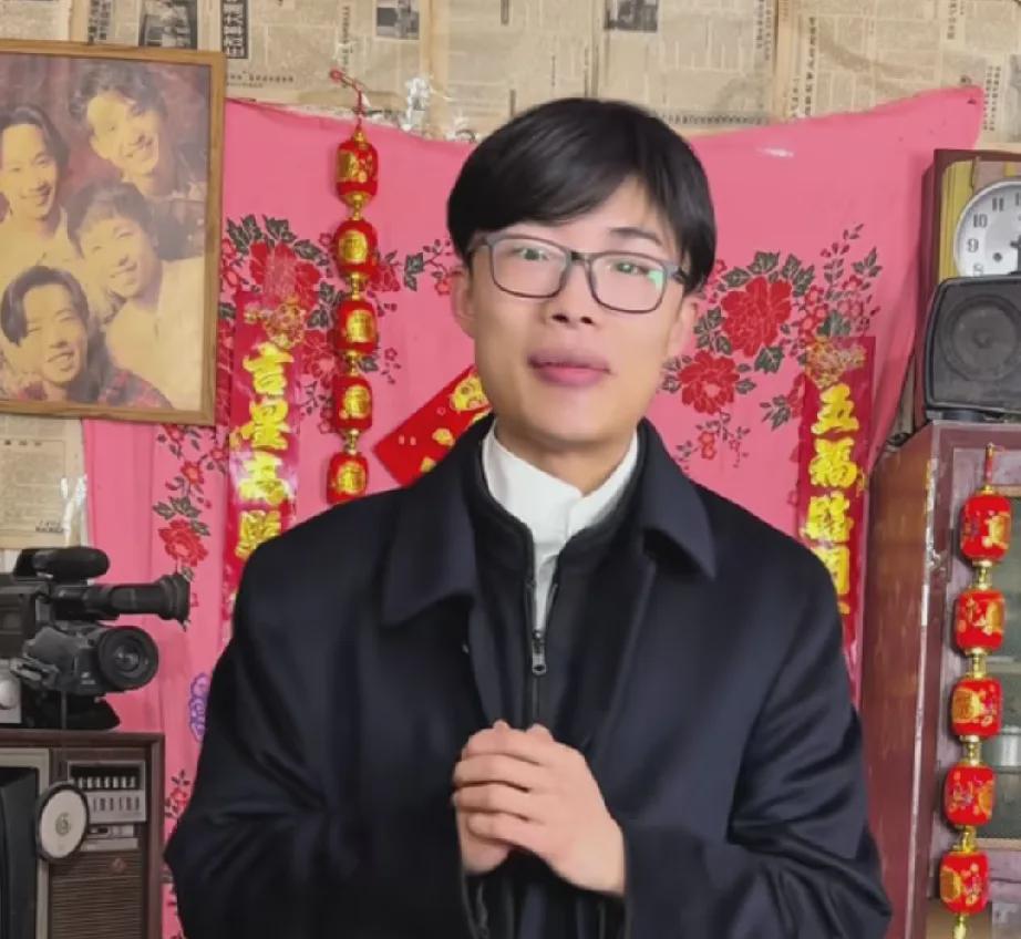 郭有才这人挺有意思的，火了一阵子又开始掉粉，好像这事儿挺正常的，谁也没法一直火下