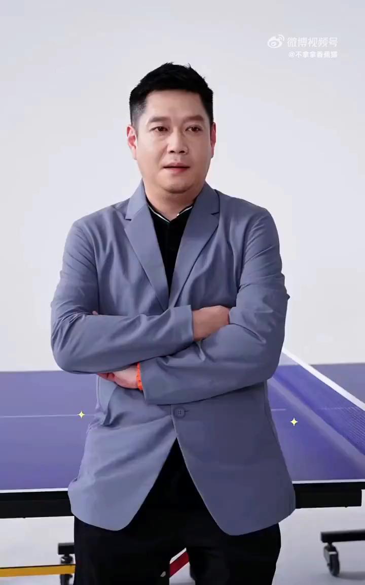 邱老师拍摄ing。微笑笑一点，这是真笑了。