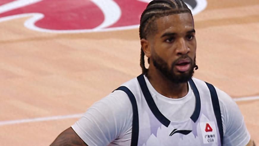 山东男篮绝杀北京，珀赛尔隔扣周琦又绝杀，新星也发威