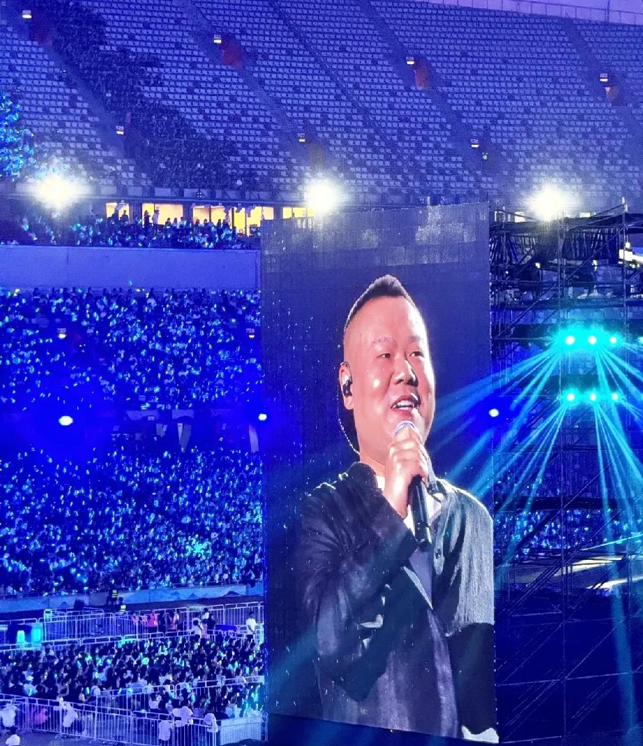 岳云鹏唱歌破亿播放，音乐学院白念了？

别急着骂世道，先看清真相。

《