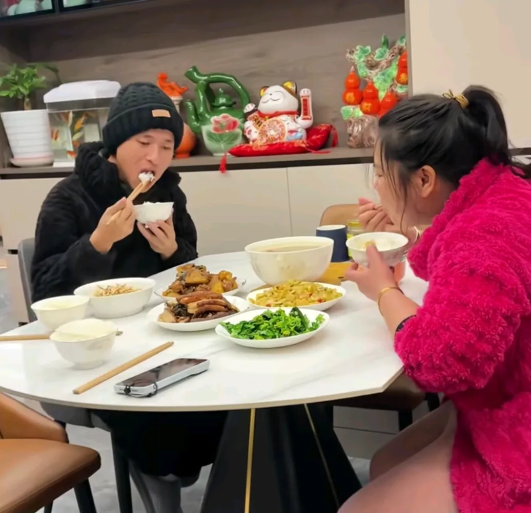 农村四哥老婆英子成扶弟狂魔！难怪两口子矛盾不断

小英子弟弟阿乐这次心脏病手术可