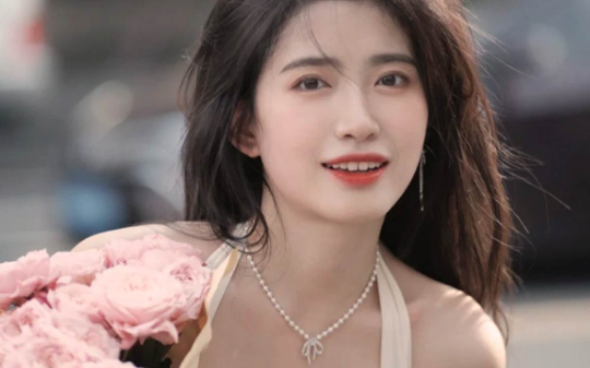 妻子一脚踹飞了脏兮兮的孩子，骂他是野种，却不知那是她找了三年的亲儿子