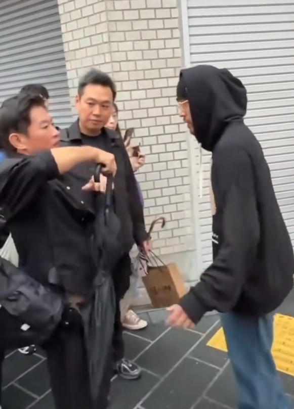 换别的人早就都知道了，吃相太难看，这么严重的病我记得好像就摩天轮时期杰伦提过一次