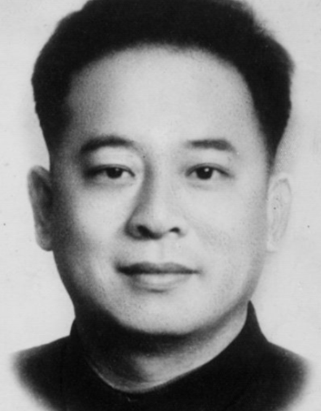 1949年，敌人让杨钦典，把白公馆剩下的19名地下党员全部杀了，这时，一个地下党