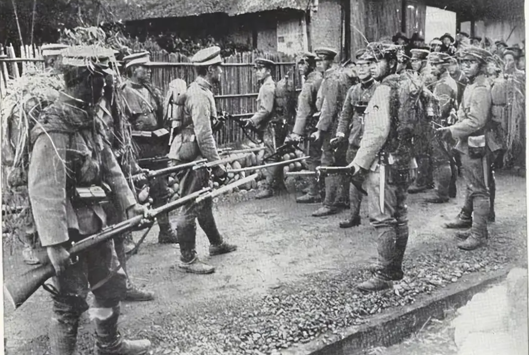 1937年中日军队街头相遇