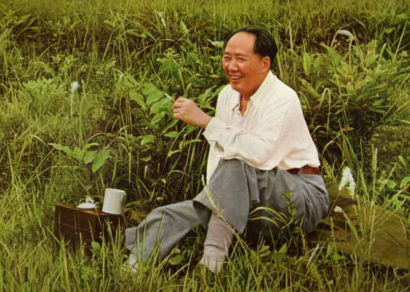 1951年，为了安慰毛主席的丧子之痛，中央安排他在石家庄进行休养，但很多人不知道