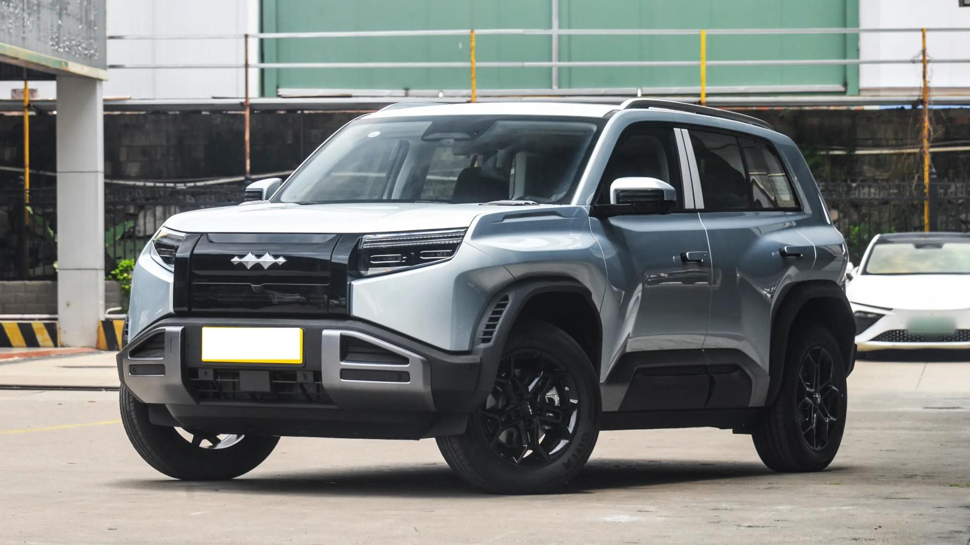 方程豹钛3：方盒子造型，提供后驱和四驱，适合年轻人的纯电SUV