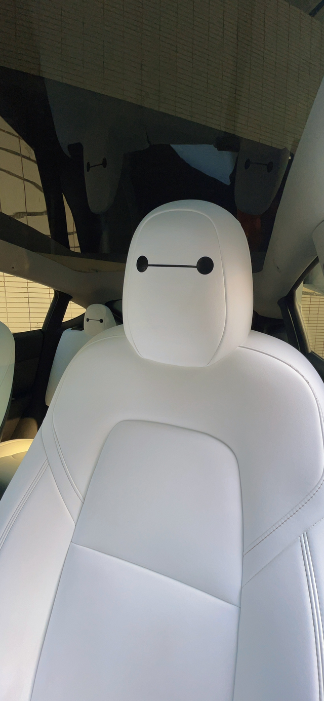 特斯拉的白色内饰好不好
我这辆特斯拉是21年11月提车的。当时选了8000的白内