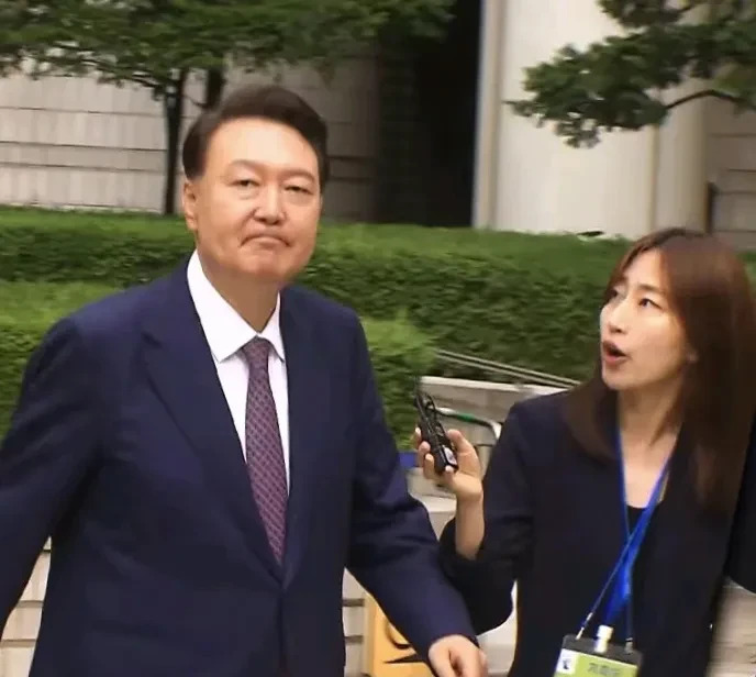 前总统拒绝警方传唤引发关注











6月17日，尹前总统再次拒绝出