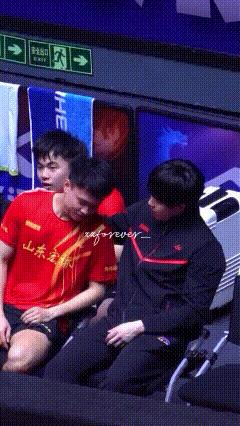如果和王楚钦做队友，他真的会照顾得很周到。指导+安抚，还会帮挡采访。
在他的理念