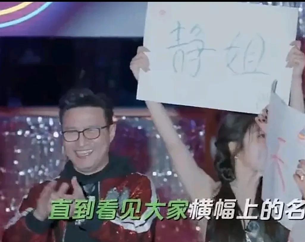 汪峰为宁静举行的生日派对里，汪峰精神状态矍铄，脸颊丰满，脸部皮肤皱纹看不到但过分