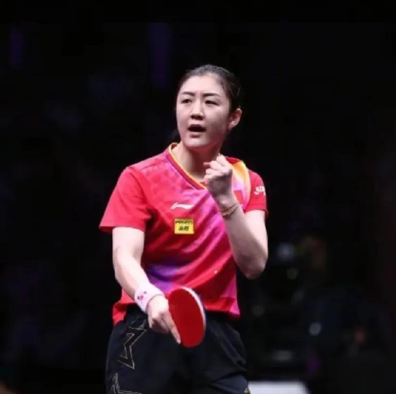 任何人走孙颖莎的路都很顺，教头本意夸奖，却曝出有人提前一年锁定奥运。
全胜战绩当