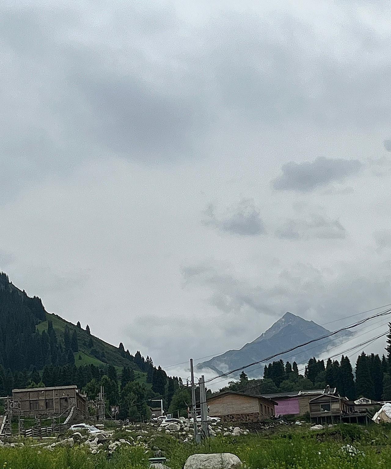 王志文在《天道》里的经典台词：
“烧香的不一定是善人，乞讨的不一定是穷人，顺着你