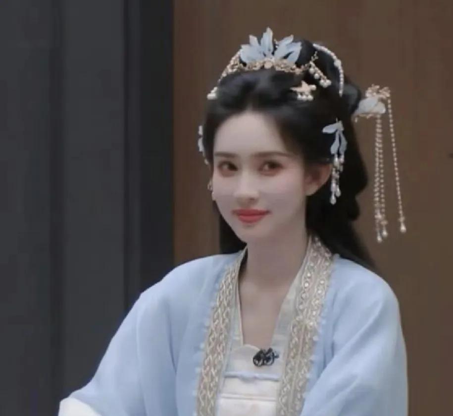 #大侦探# #何老师哄孟子义跟哄孩子一样 # 孟姐真的好有意思，她不是照本读她会