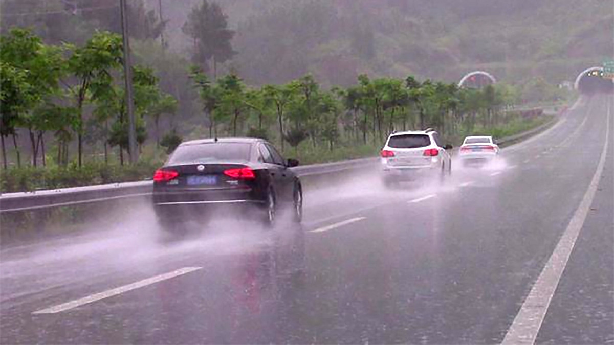 跑高速，为何还有人认为“四驱更稳”？