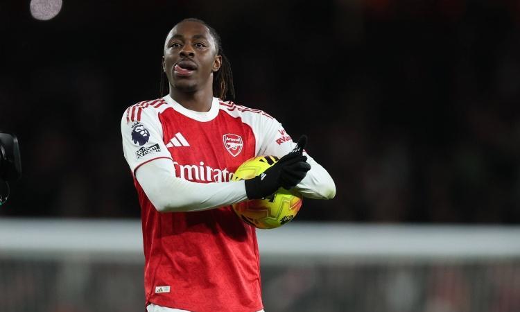 厂子得踢欧冠啊，艾泽在水晶宫单赛季平均三十四五场比赛，这赛季才踢一半已经22场了