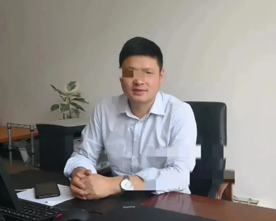 不得不说，宋院长也是胆大心细之人，为了家里红旗不倒，外边彩旗飘飘也是费劲了心思。