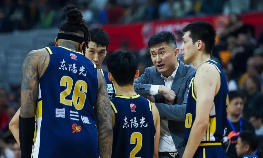 对阵山西，广东队的“五上五下”各有千秋
首发阵容：
徐杰、杜润旺、莫兰特、伯克、