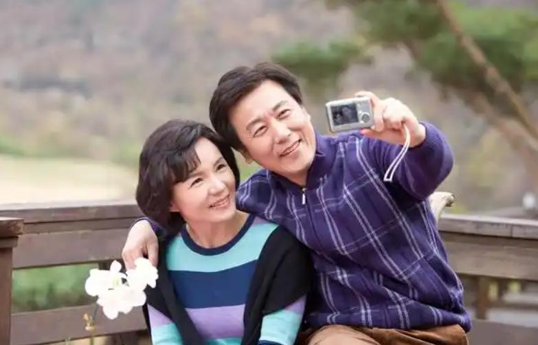 女人过50后，最怕男人做这6件事，你知道哪6件吗？
6、家成了他的旅馆
五十岁后