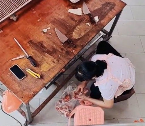 太震惊！猪肉竟被“美容”，女子怒斥：我吃了一年！