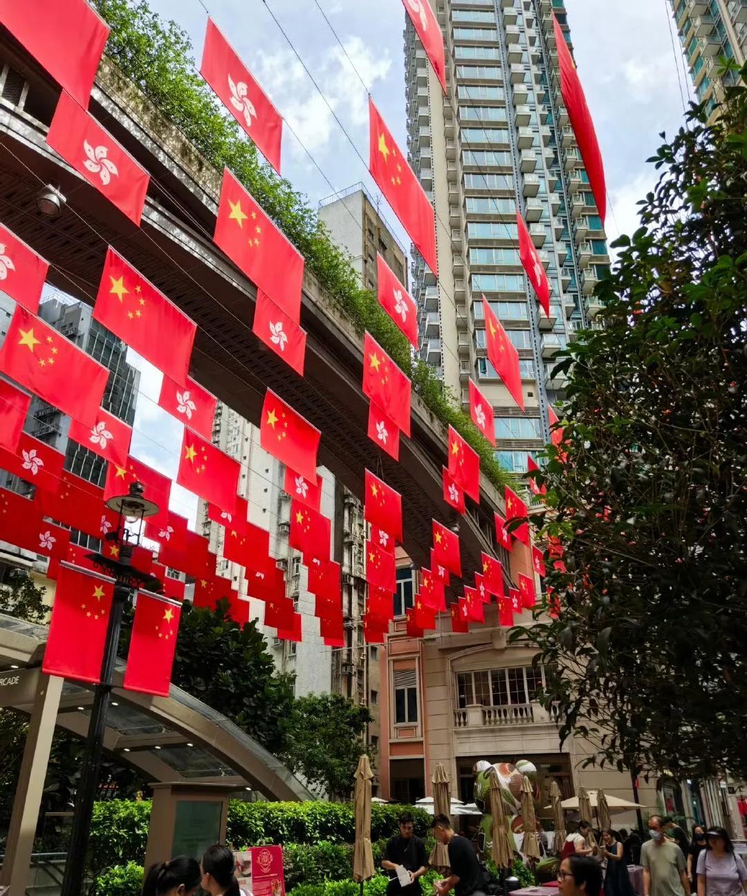 香港已经准备好庆祝回归28周年[锦鲤到来][锦鲤到来][锦鲤到来]