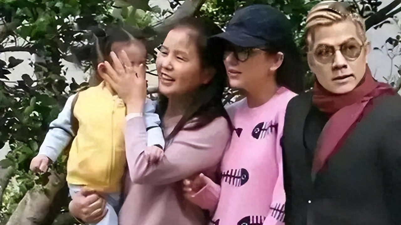 59岁郭富城与55岁岳母同框引爆热议！四岁之差宛如两代人