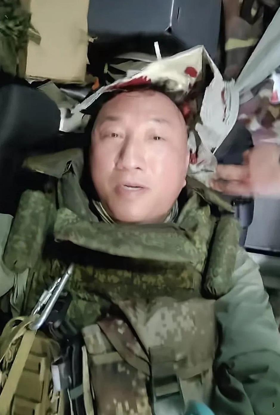 战地记者卢宇光被乌克兰无人机袭击
受伤画面流出
卢宇光讲述自己受伤细节。
然后卢