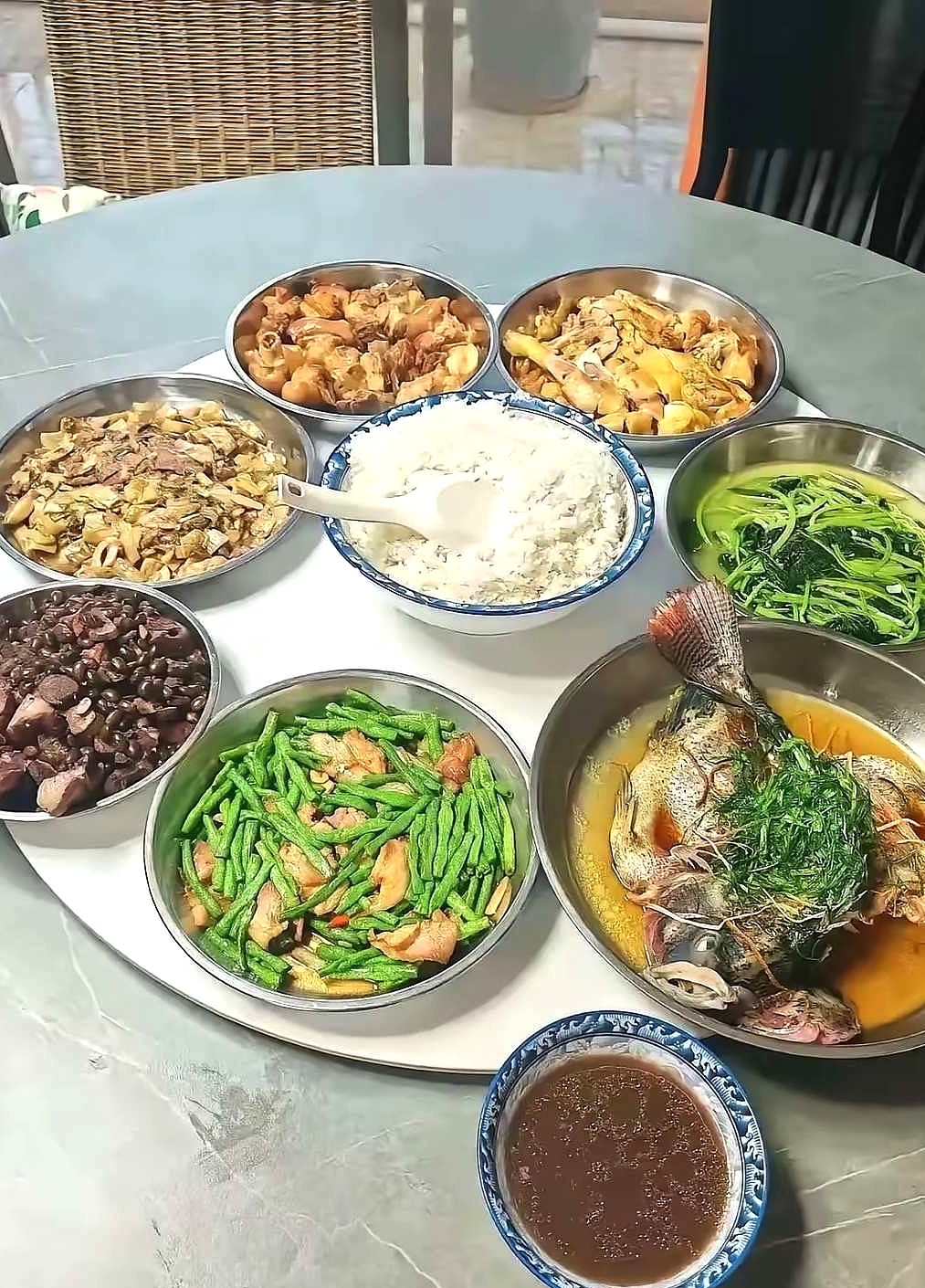 这一桌菜，谁能猜到是哪里的菜系不