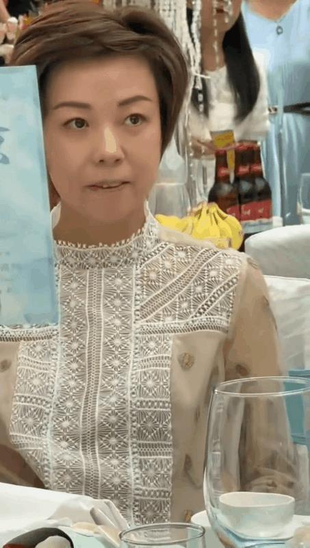 李隼女儿婚礼，婚礼现场看到了张怡宁，王楠和李晓霞，大家都来送祝福了！！！
两个大
