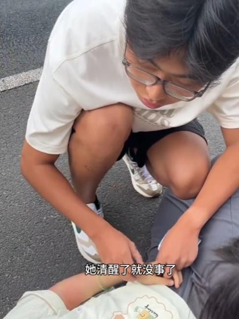 “中医后继有人了！”高三女孩在高考前一天考场踩点时，突发昏厥休克！从电动车摔下来