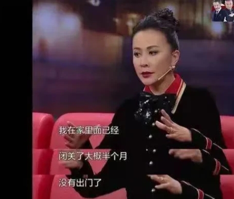 1990年，刘嘉玲在打麻将途中被绑架，3小时后她衣衫不整的回了家，她说“手机和钱