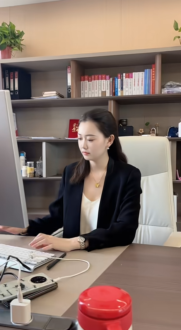 二十八岁 正是漂亮闯荡的年纪 