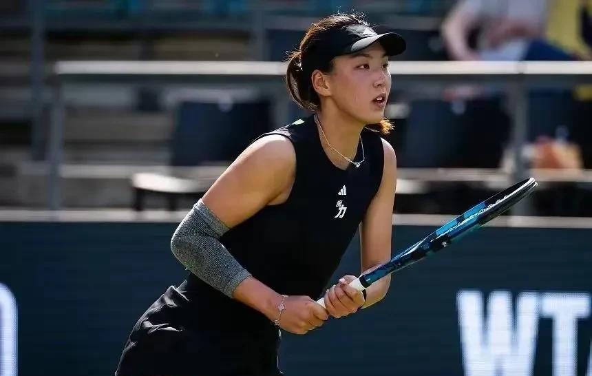 2025年WTA500柏林站女单赛场，王欣瑜简直杀疯了！1/4决赛，她首盘6 -